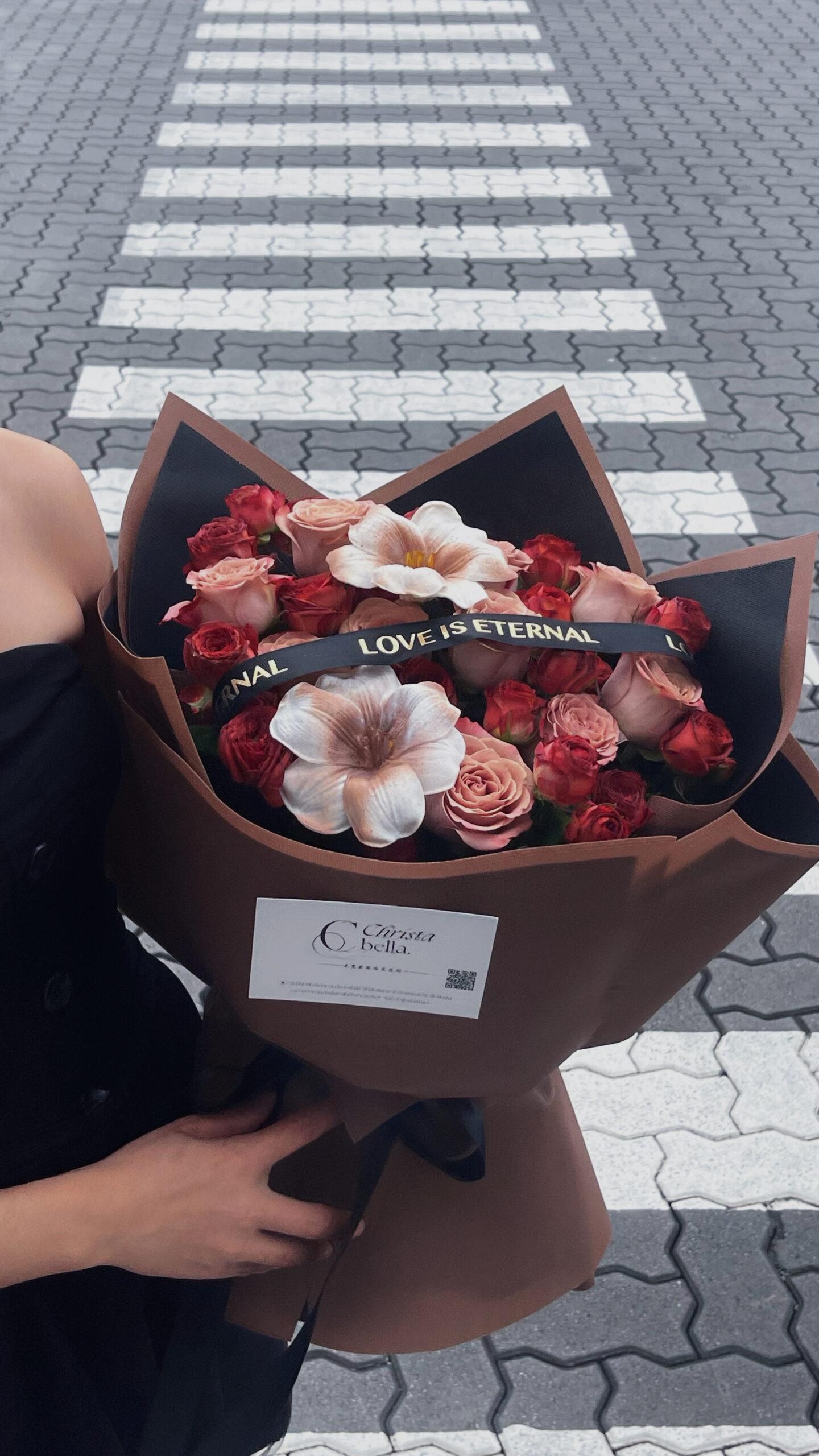 10 Stalks Fresh Cappuccino Roses Mix Chocolate Bubbles Roses Spray Flower Bouquet