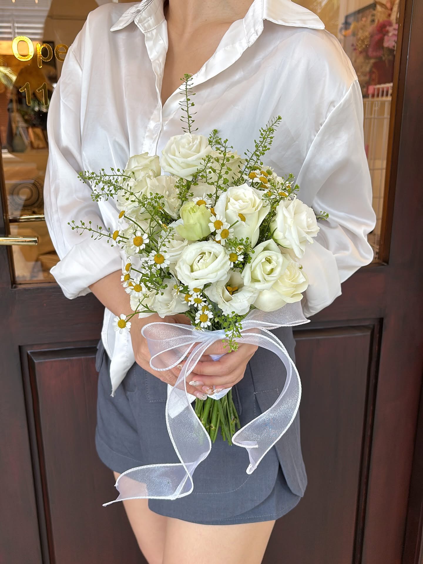 Fresh Mix Eustoma & Roses Flower Bridal Hand Bouquet(MAY)