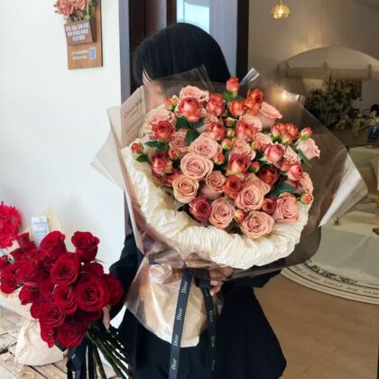 Fresh Mix Cappuccino Roses & Chocolate Bubbles Roses Spray Flower Bouquet(JUN)