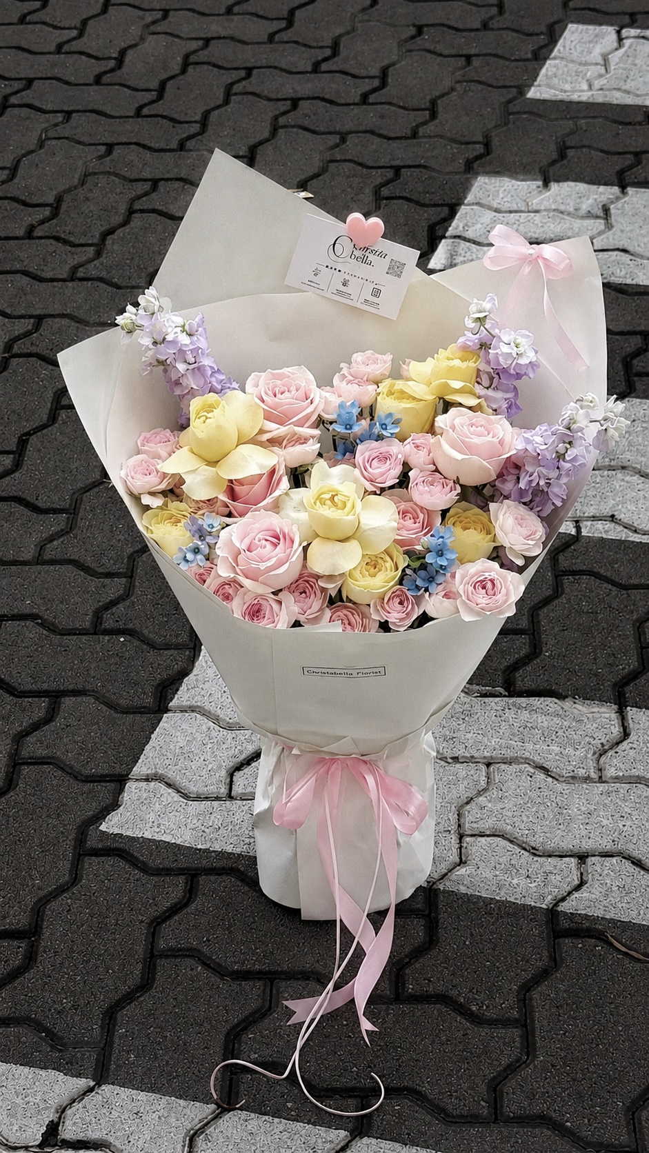 Fresh Mix Roses & Fairy Kiss Flower Bouquet