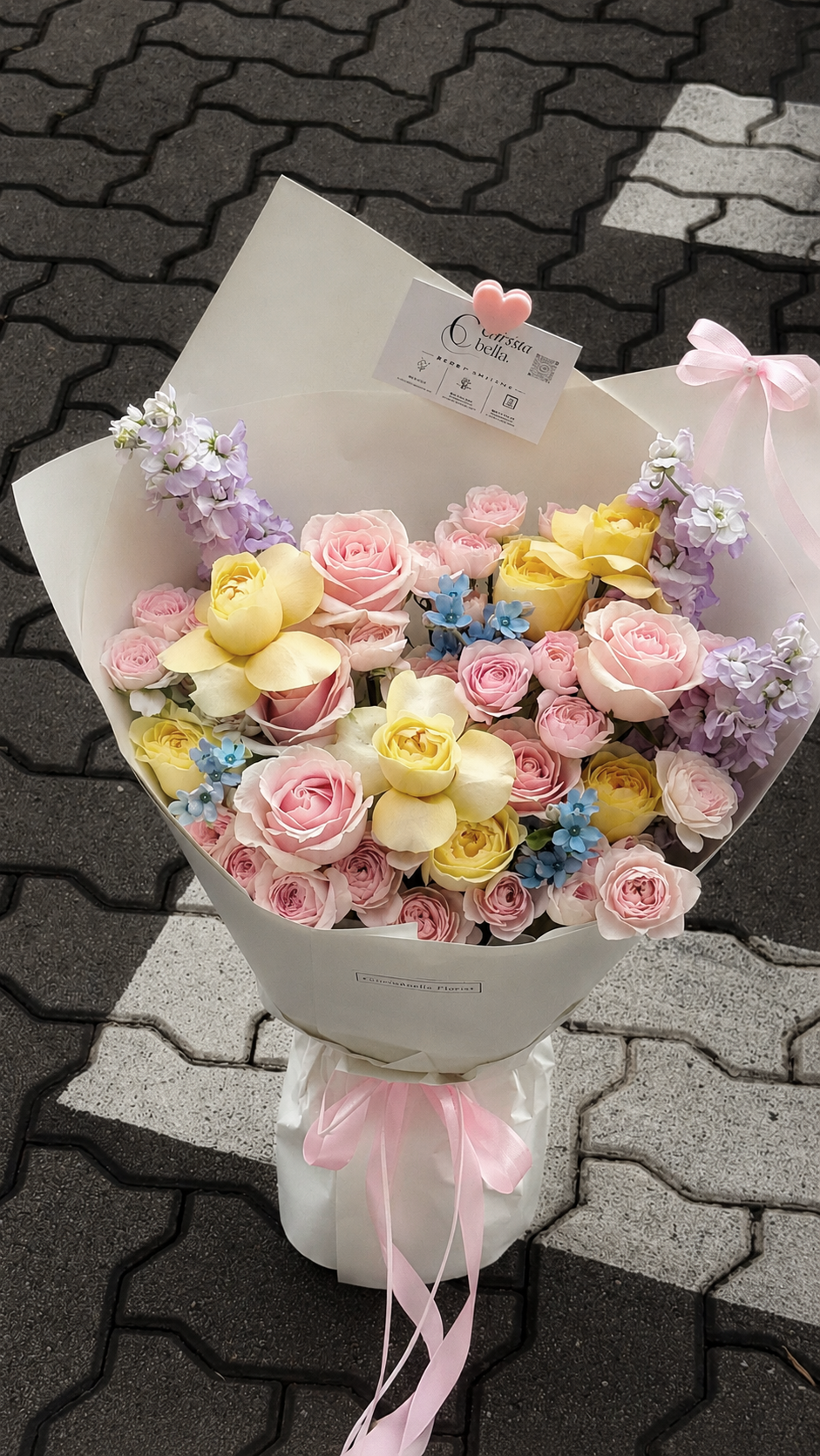 Fresh Mix Roses & Fairy Kiss Flower Bouquet - Image 3